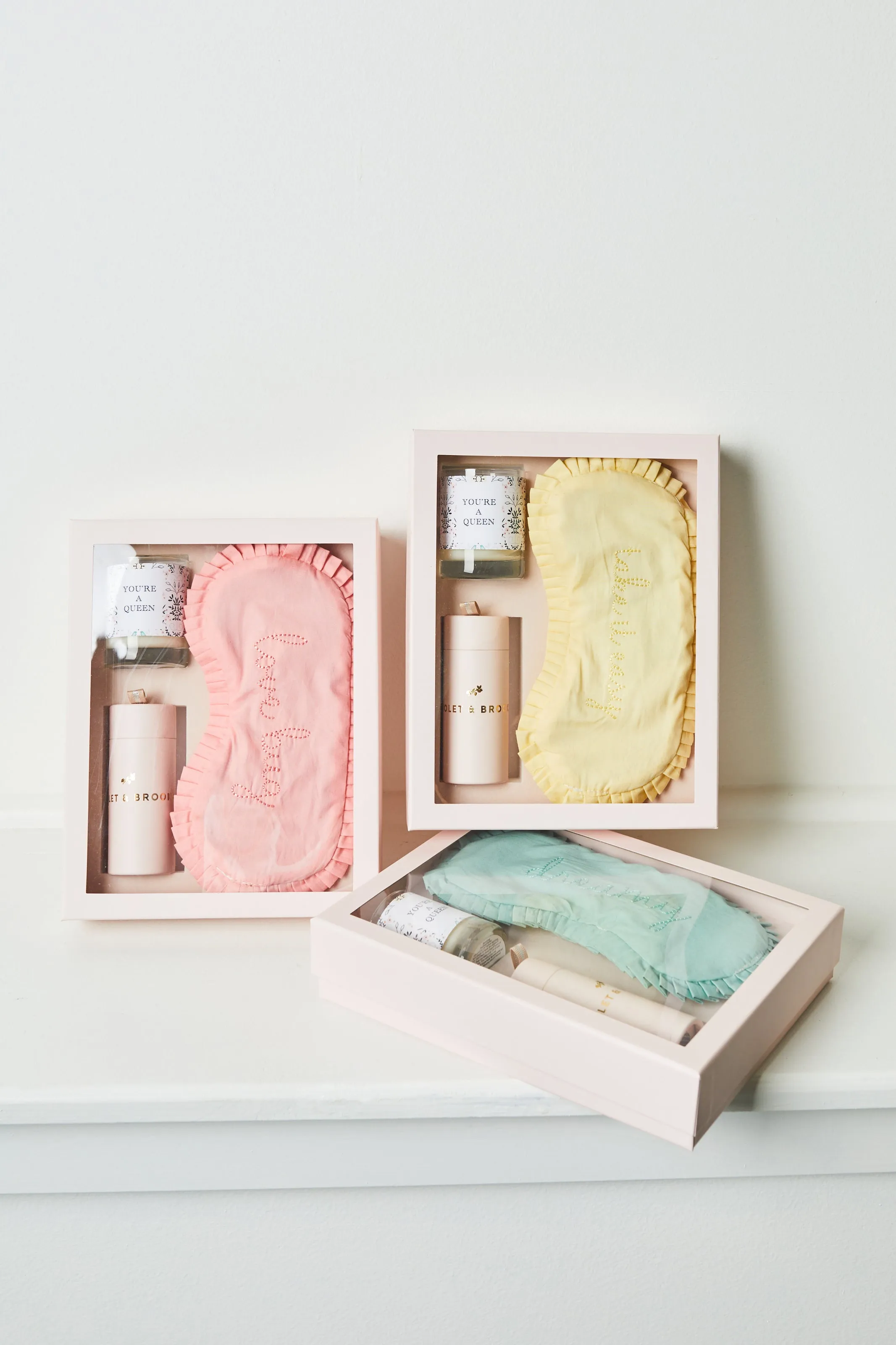 Abby Ruffle Eye Mask Candle Set
